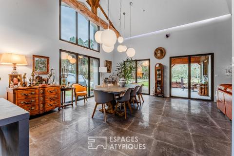 Maison entre architecture de verre et pinède