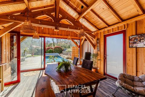 Maison avec piscine et ses dépendances en lisière de forêt