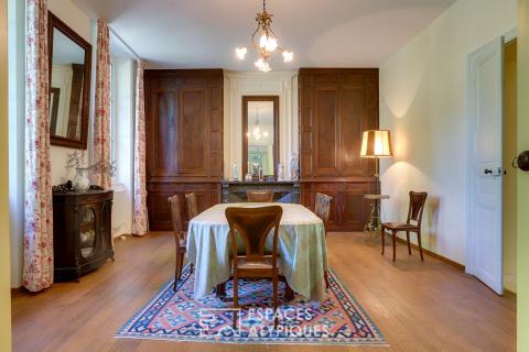 Maison de maître, dépendances et son parc arboré