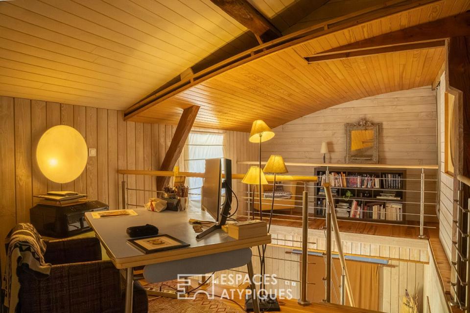 Maison forestière nichée au coeur d'un environnement boisé et préservé.