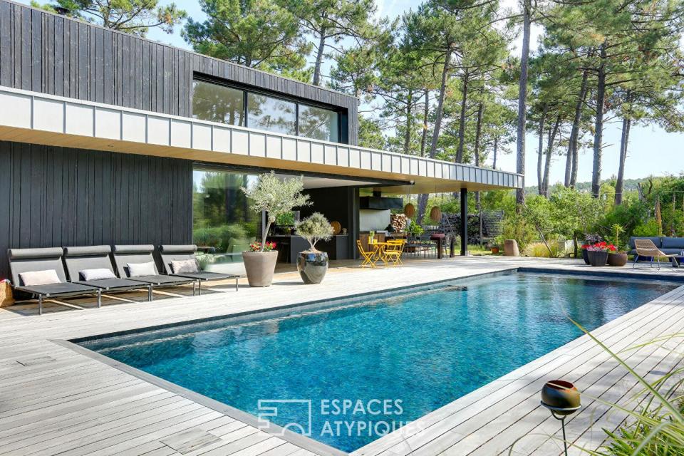 L'immersion sauvage : villa contemporaine entre forêt et océan
