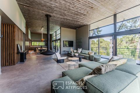 Propriété d&rsquo;architecte confidentielle en lisière de forêt du Golf