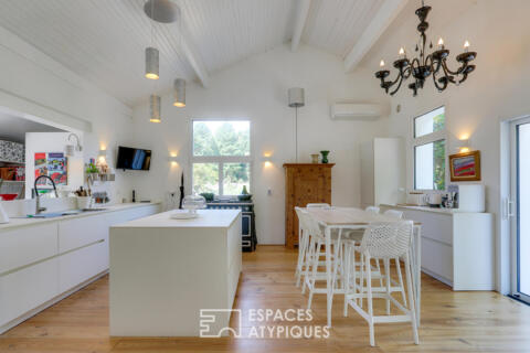 Renovated 1850 building with swimming pool and outbuilding in the Landes region