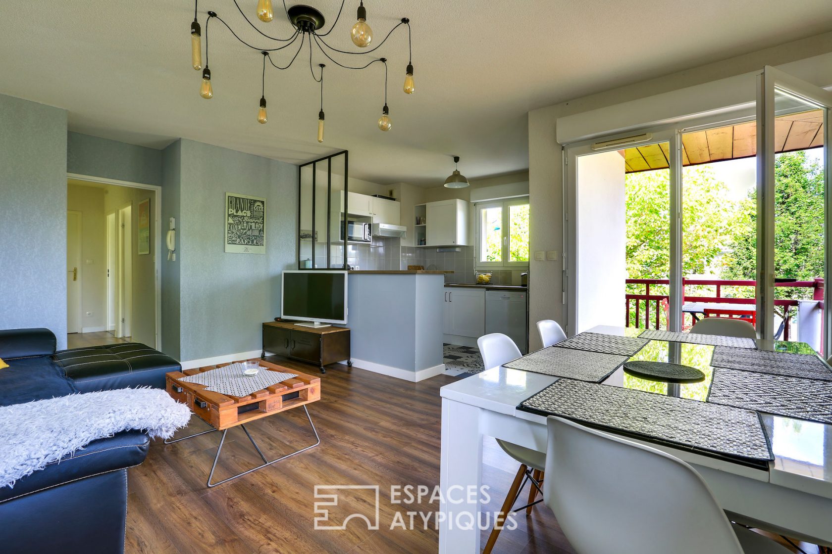Appartement avec terrasse et piscine