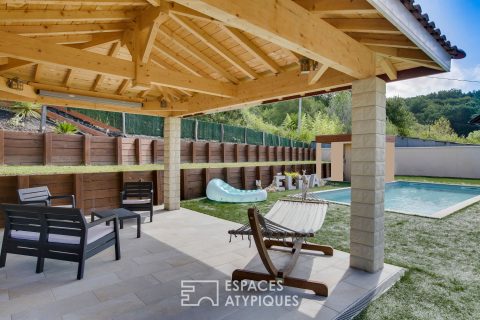 Familiale arborée avec garages et piscine