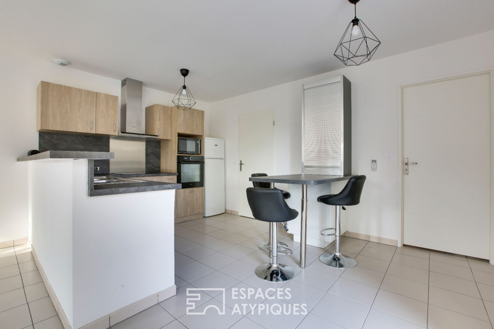 Comfort and conviviality, Senior house with terrace and garden