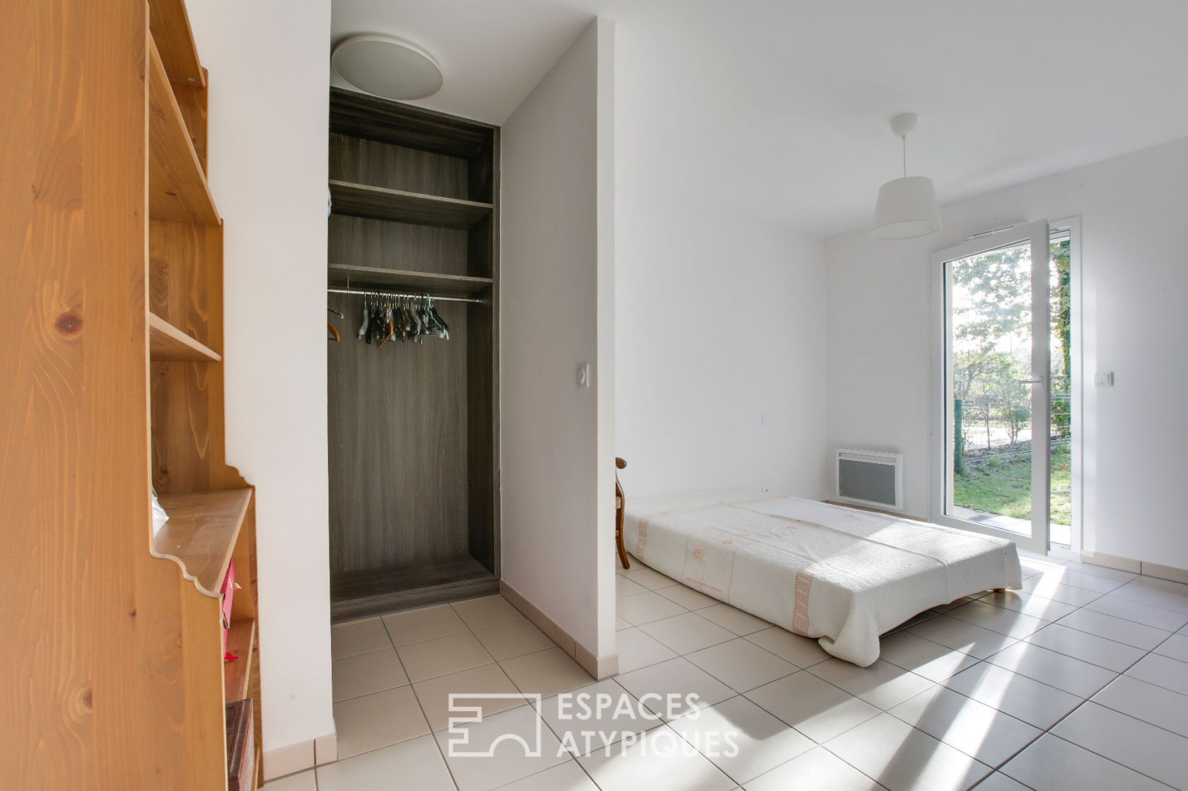 Comfort and conviviality, Senior house with terrace and garden