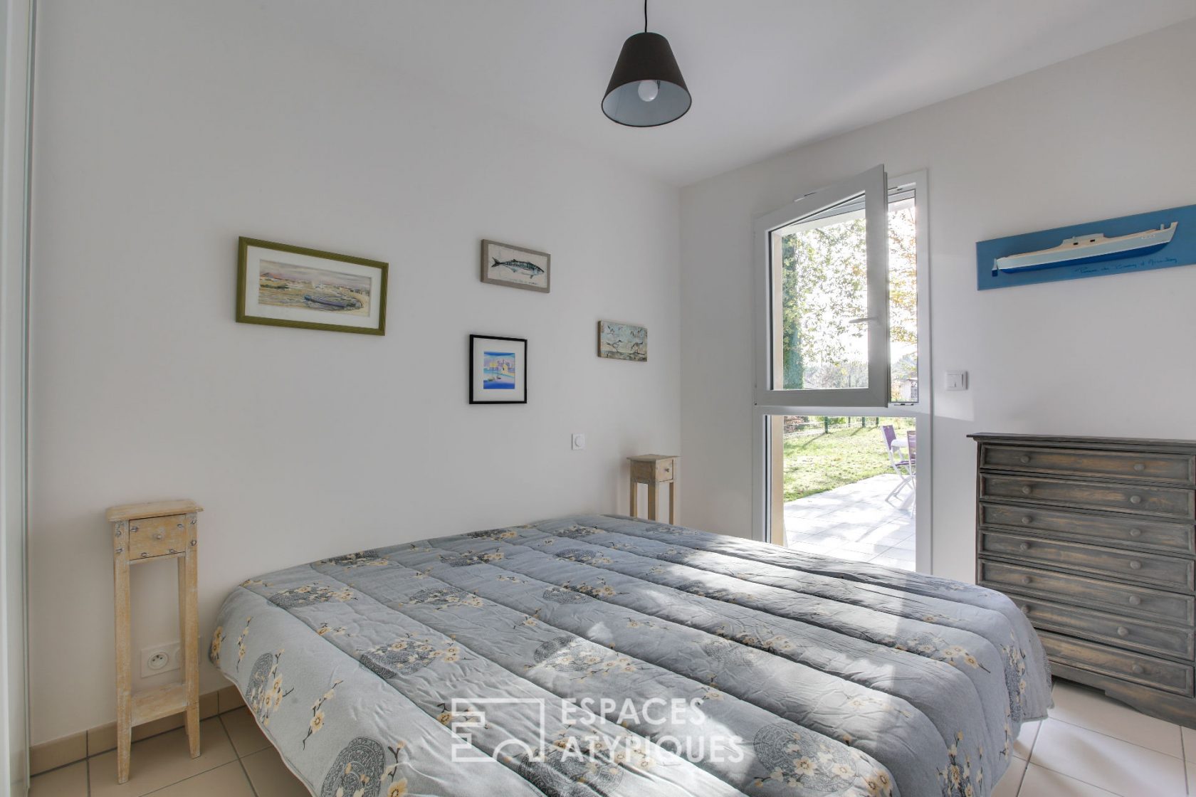 Comfort and conviviality, Senior house with terrace and garden