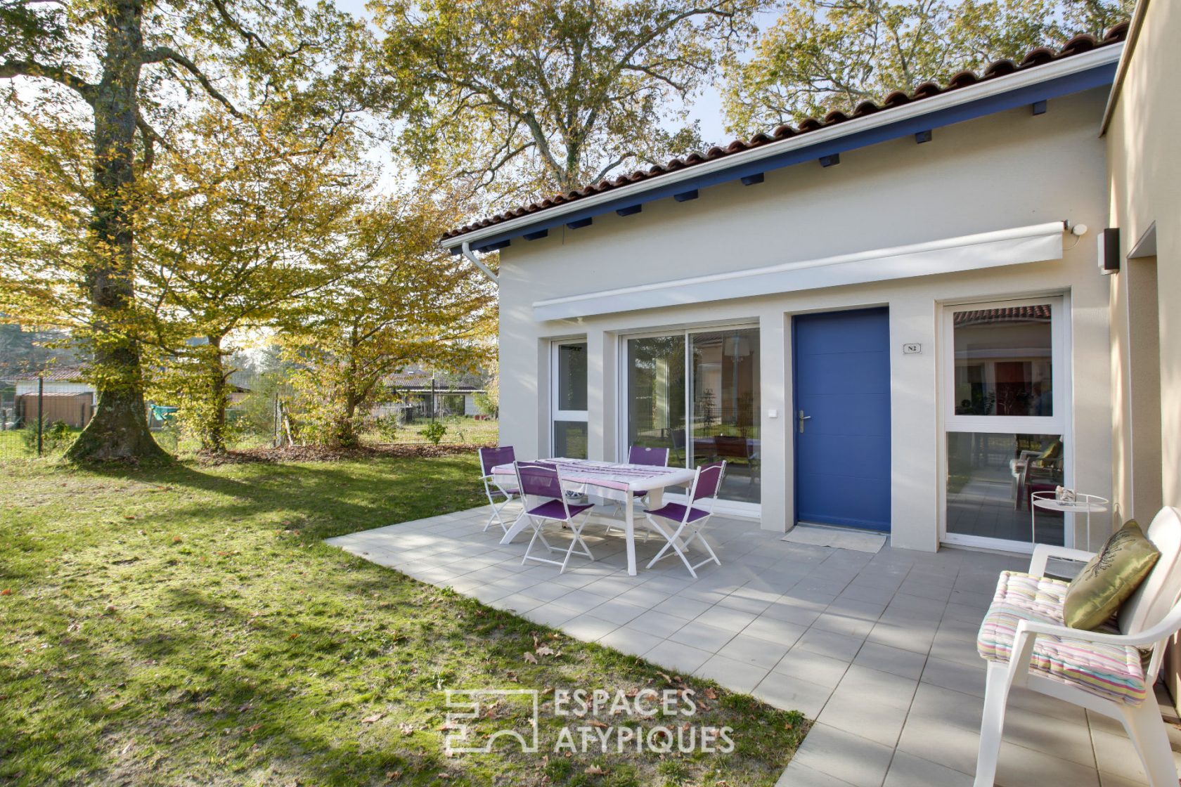 Comfort and conviviality, Senior house with terrace and garden