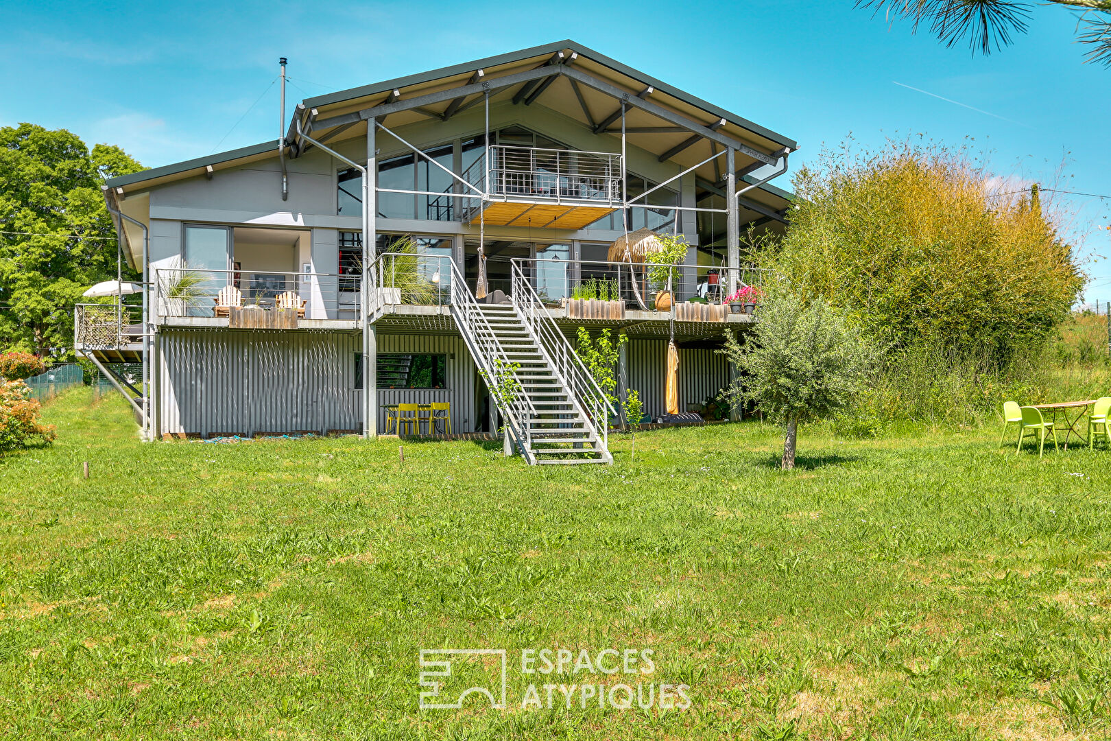 Villa à ossature métallique et sa vue sur la chaîne des Pyrénées