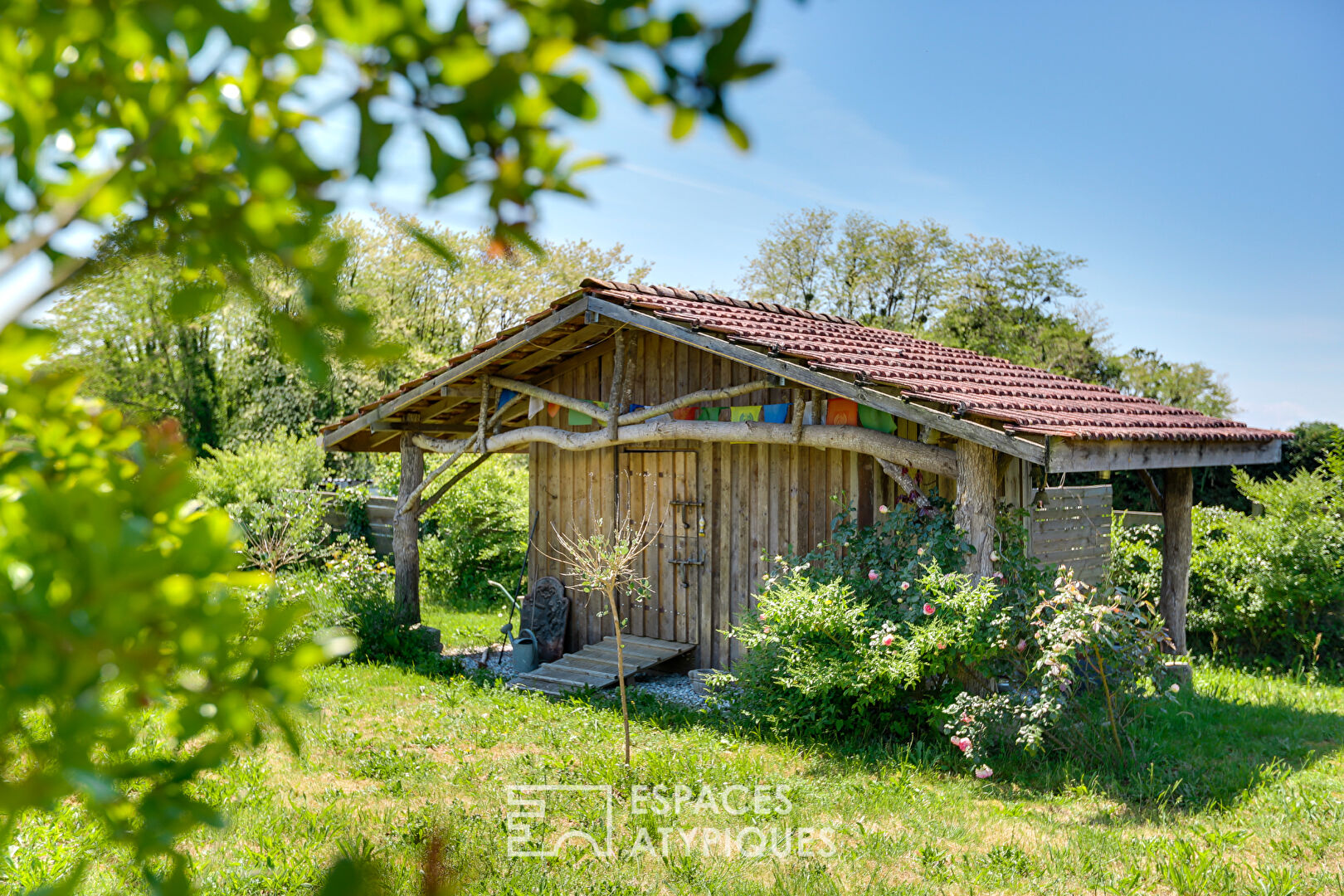 Villa à ossature métallique et sa vue sur la chaîne des Pyrénées