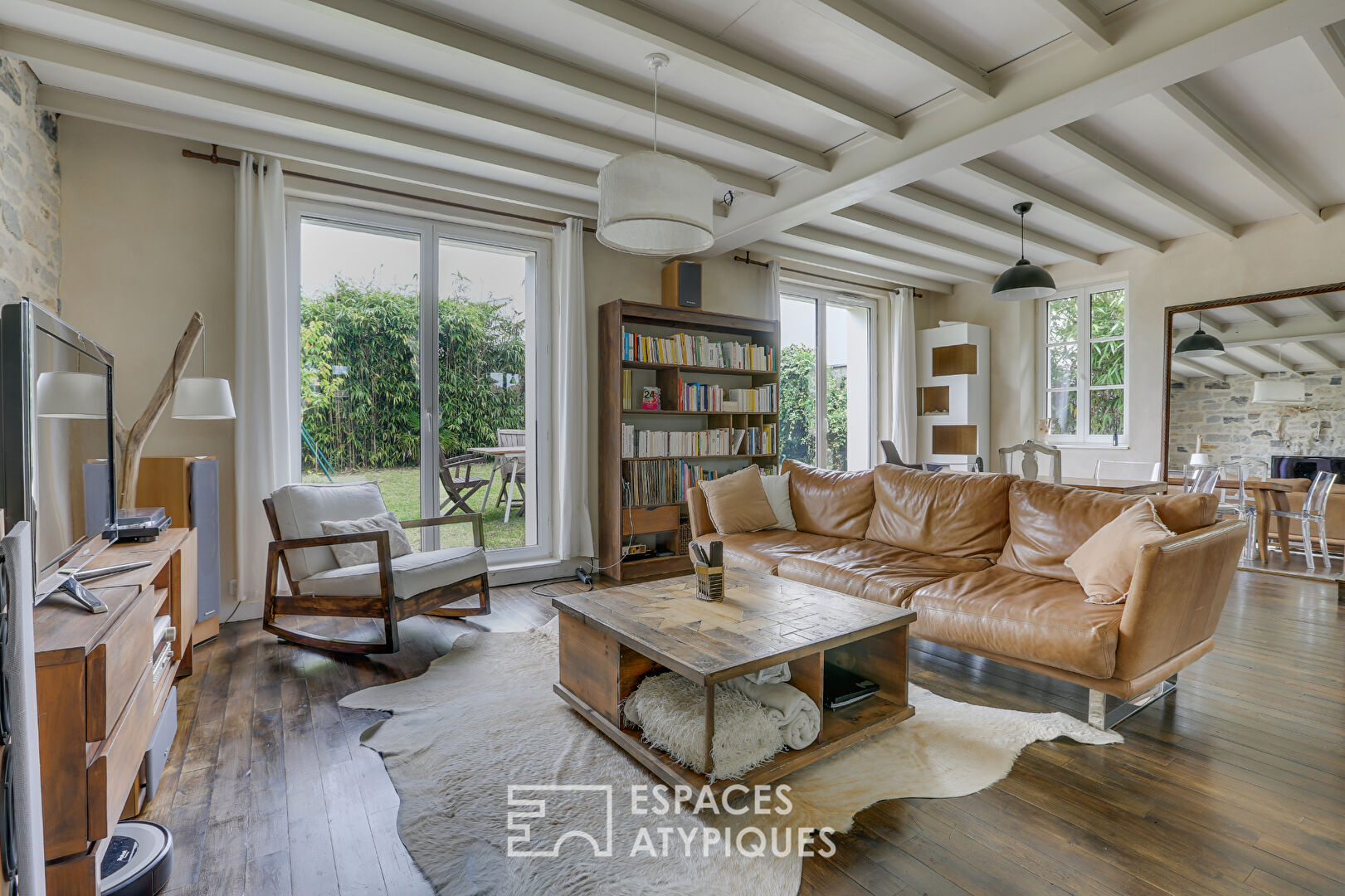 Renovated stone house in the heart of downtown