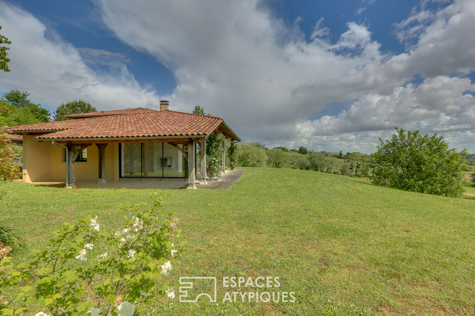 Maison d’architecte vue sur la chaîne des Pyrénées