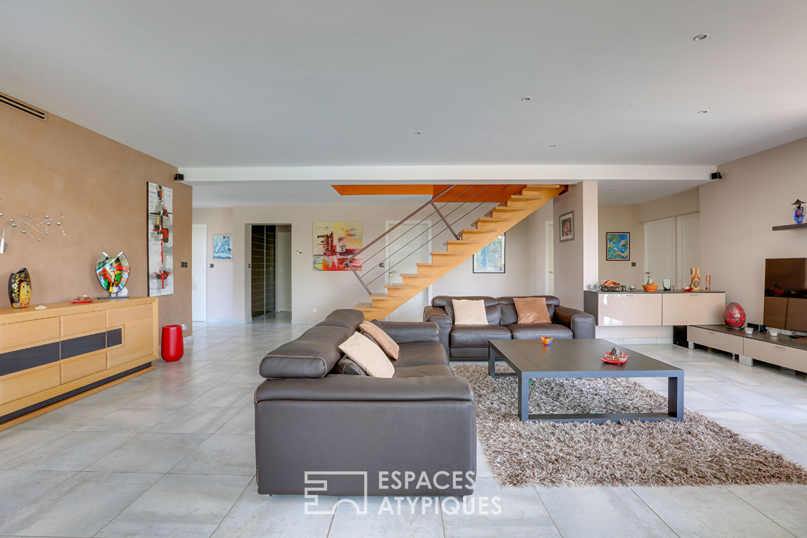 Villa d’architecte dominant la chaîne des Pyrénées