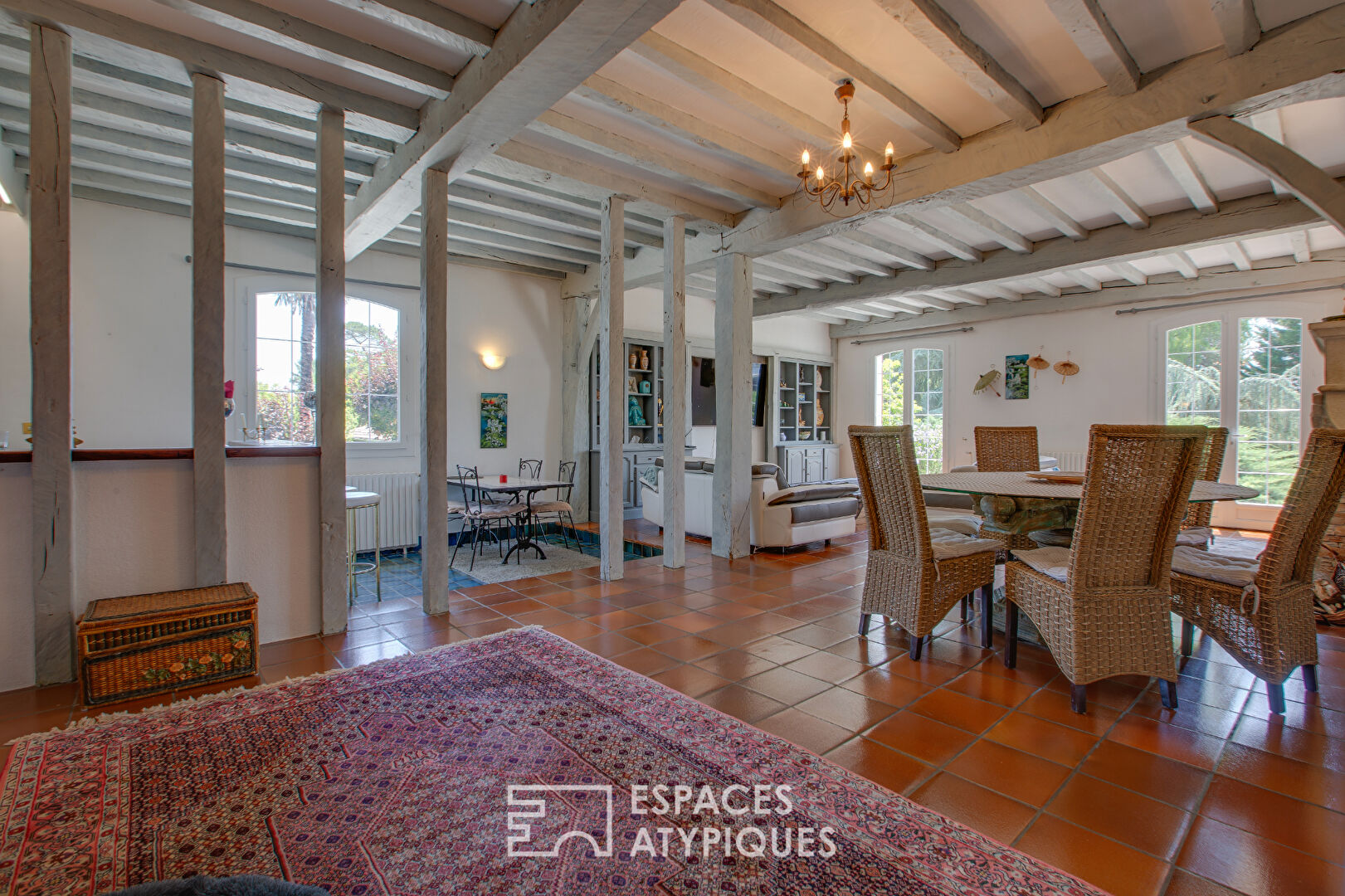 Maison style Anglo-Normand avec piscine