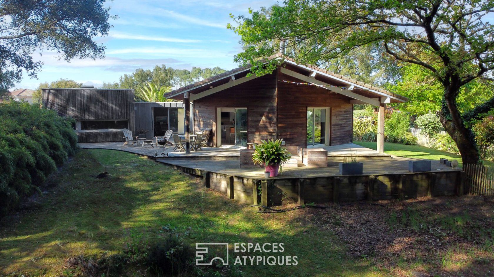 Villa d’architecte en bois à 2 km des plages
