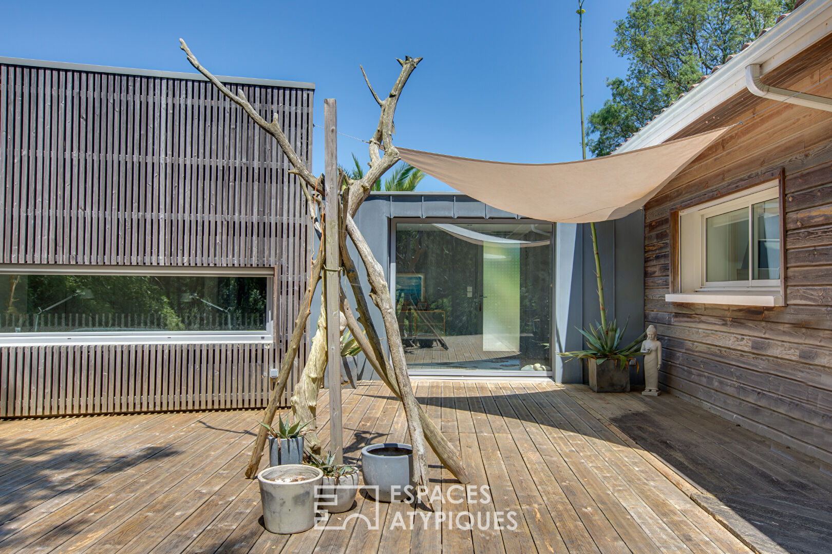 Villa d’architecte en bois à 2 km des plages