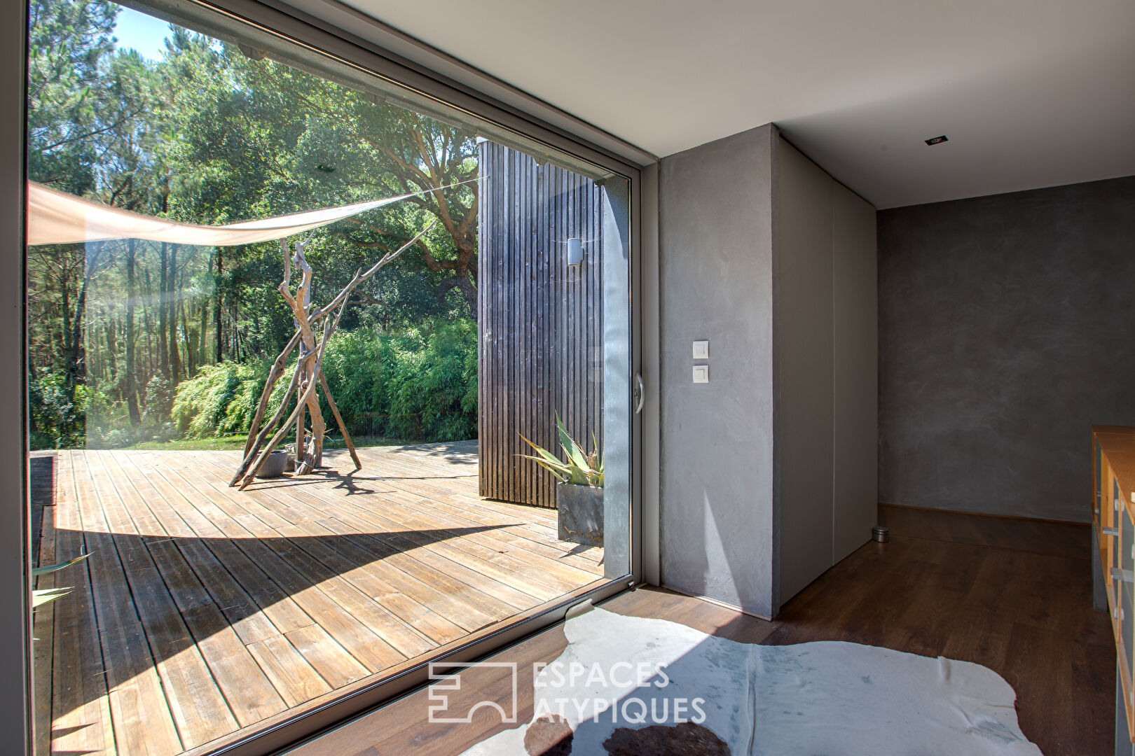 Villa d’architecte en bois à 2 km des plages