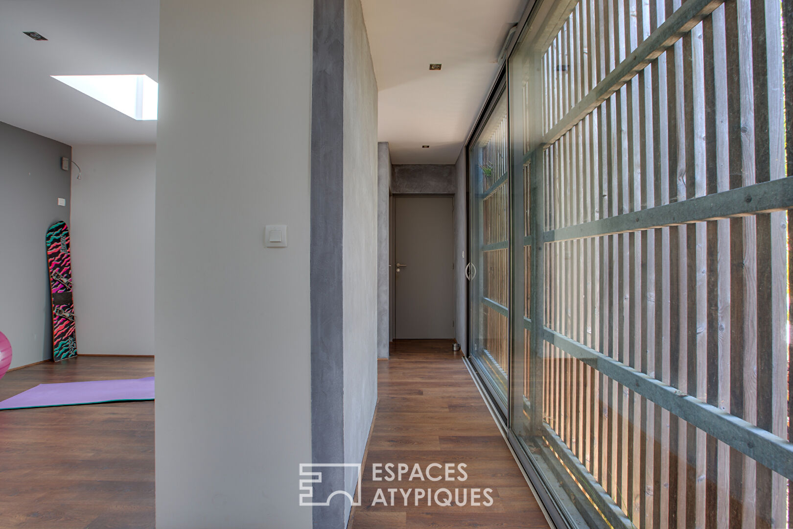 Villa d’architecte en bois à 2 km des plages