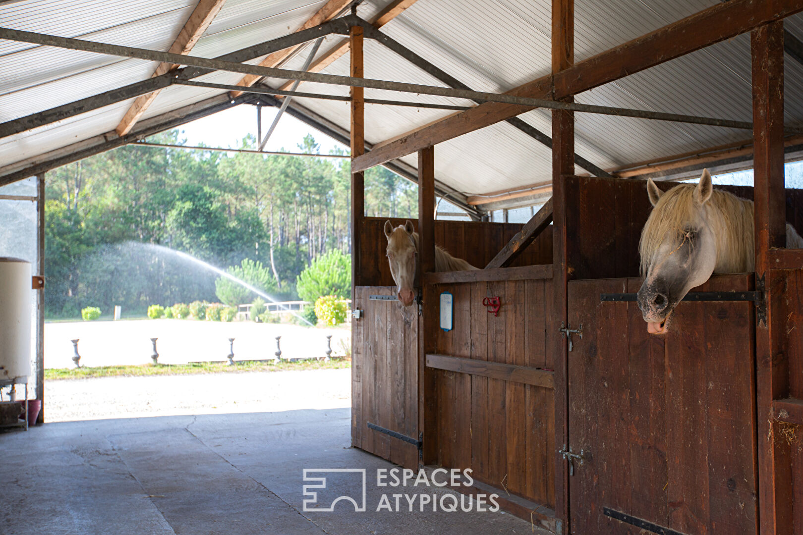 Atypical equestrian property at the gates of Dax