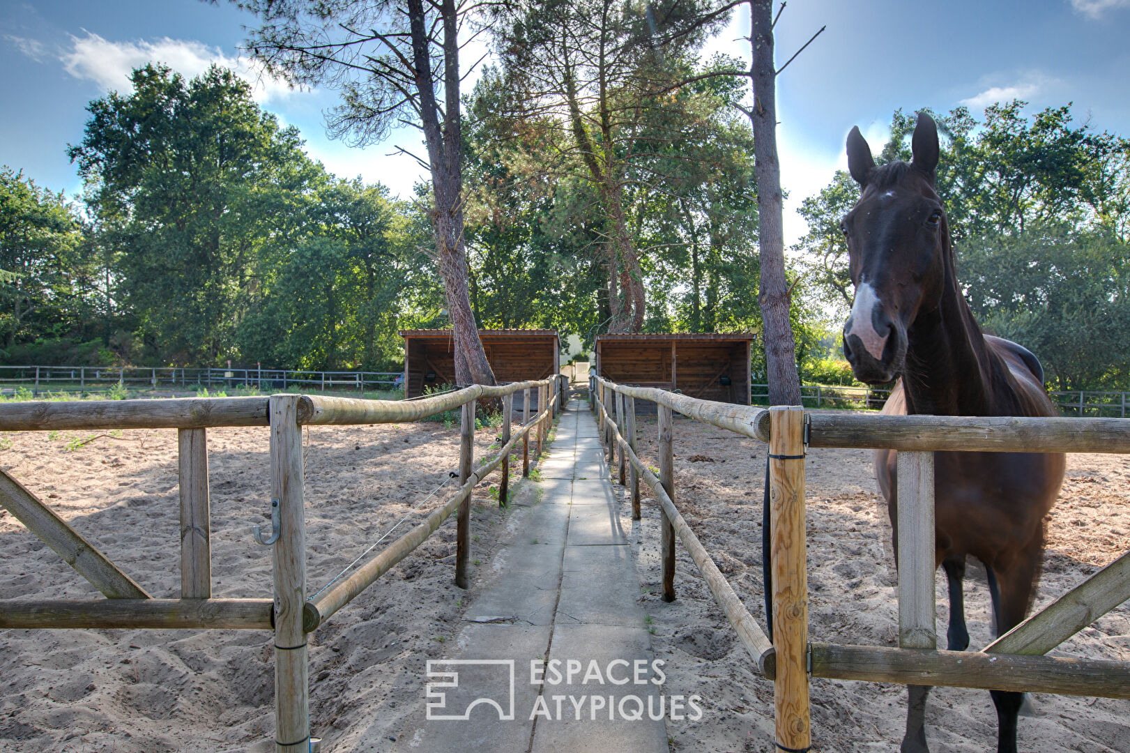 Atypical equestrian property at the gates of Dax