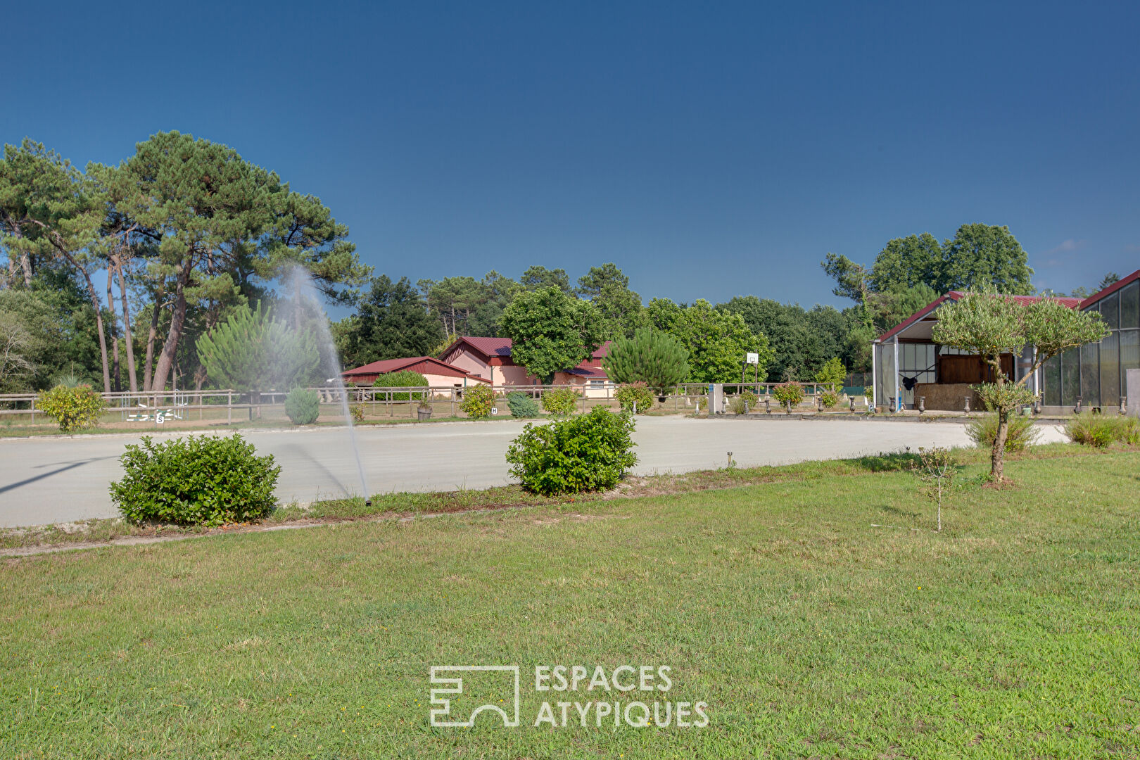 Atypical equestrian property at the gates of Dax