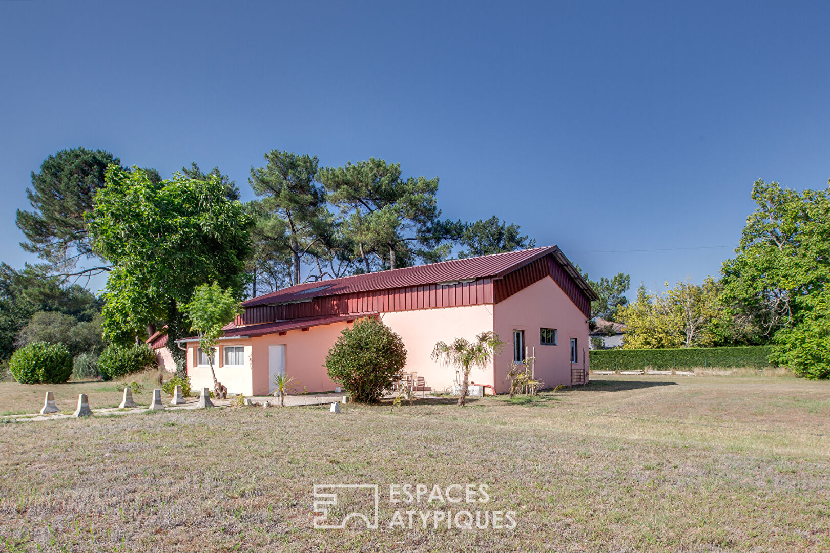 Atypical equestrian property at the gates of Dax