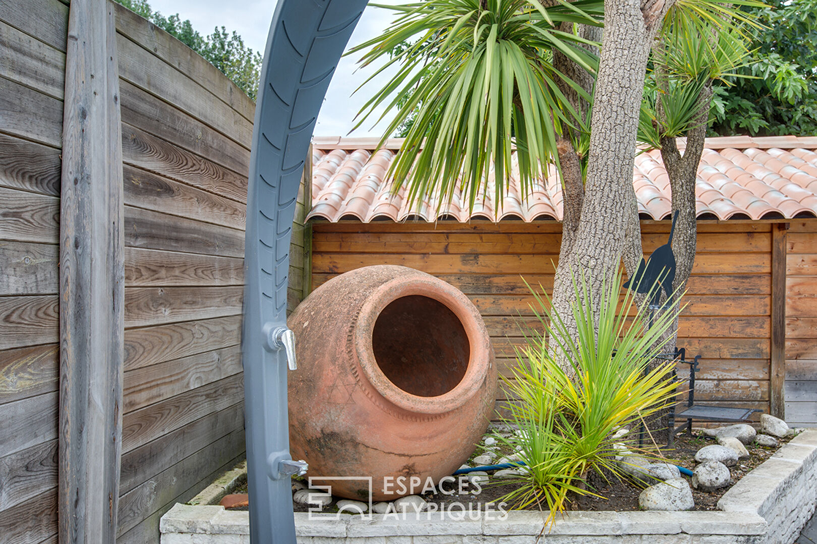 Maison familiale avec piscine, plages et commerces à pied.