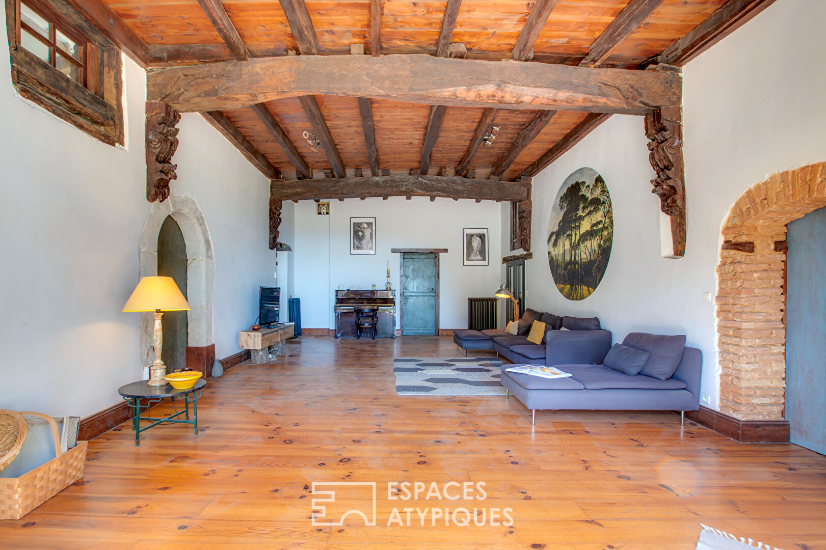 Vue Pyrénées et charme de l&rsquo;ancien : propriété familiale avec dépendance et piscine