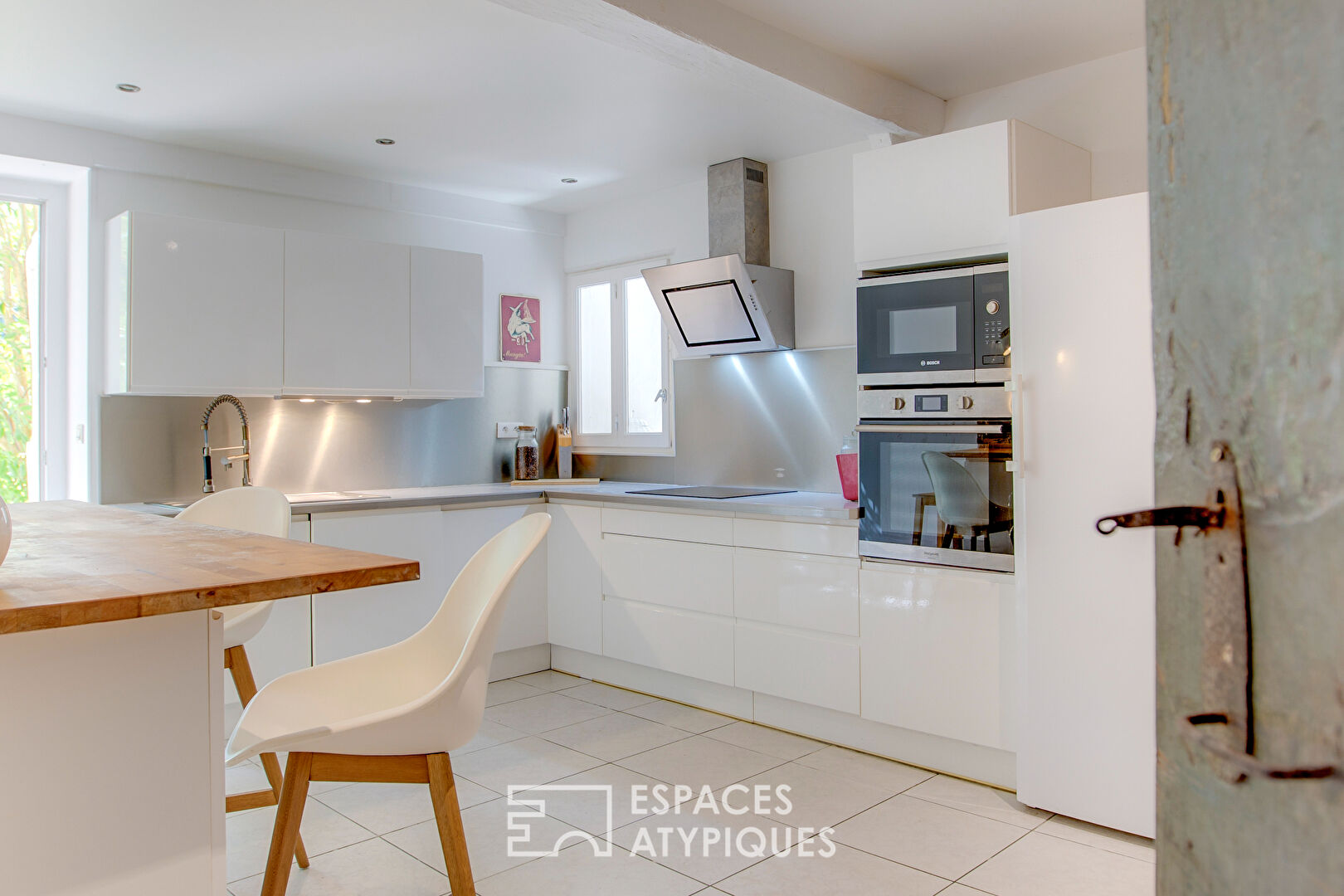 Vue Pyrénées et charme de l&rsquo;ancien : propriété familiale avec dépendance et piscine