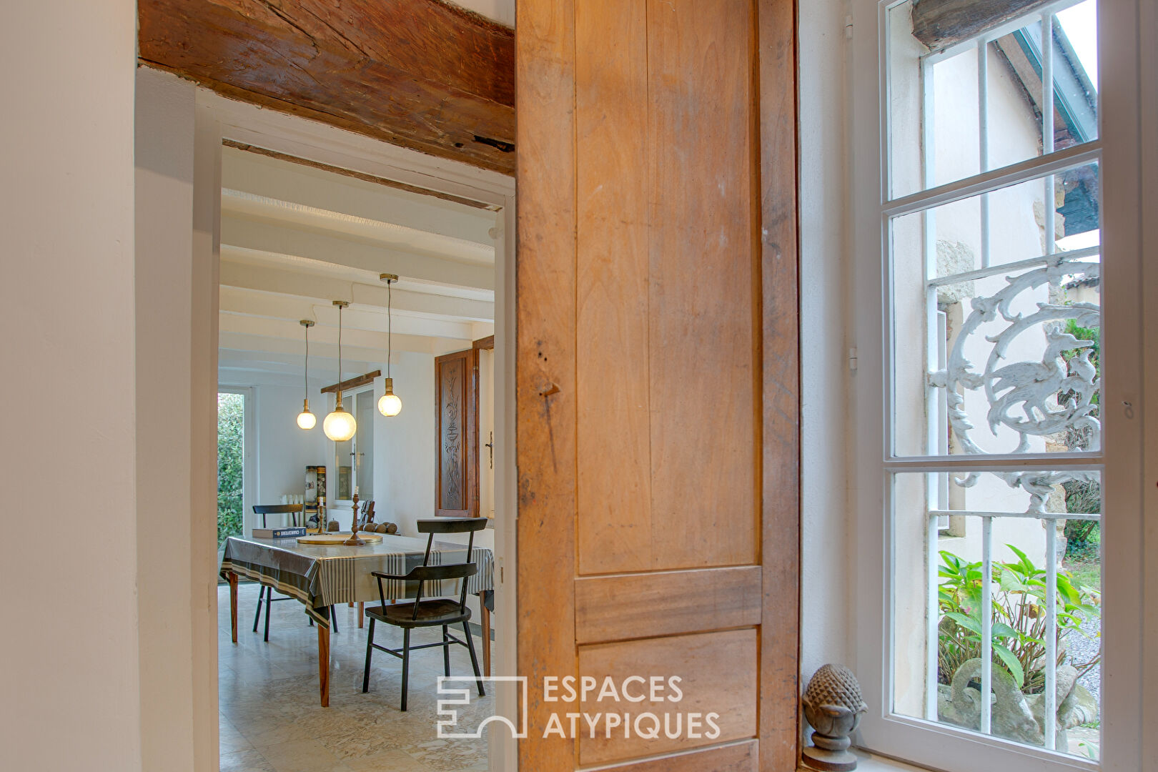 Vue Pyrénées et charme de l&rsquo;ancien : propriété familiale avec dépendance et piscine