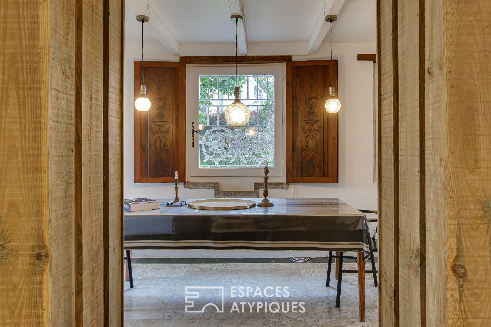 Vue Pyrénées et charme de l&rsquo;ancien : propriété familiale avec dépendance et piscine