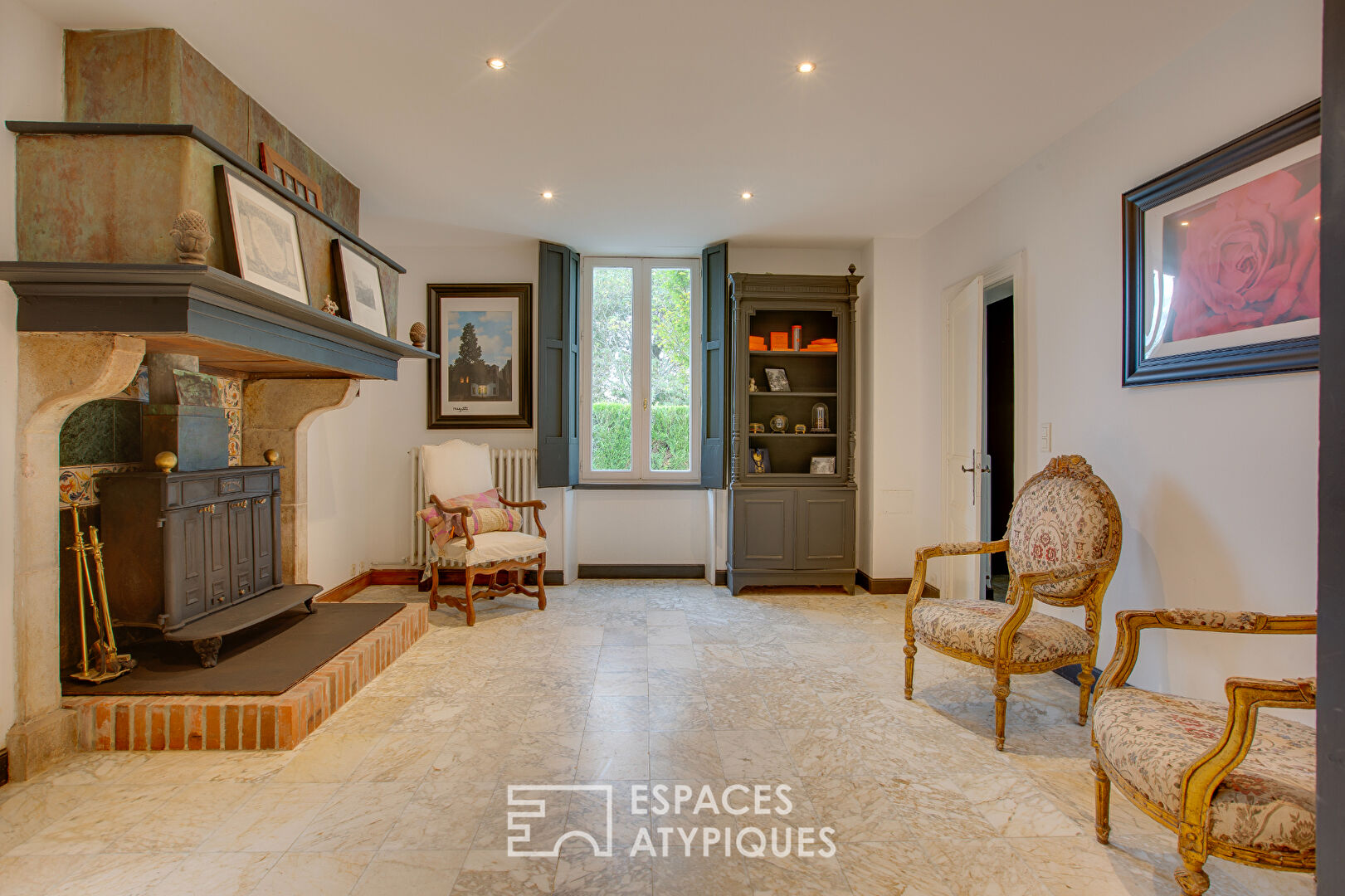 Vue Pyrénées et charme de l&rsquo;ancien : propriété familiale avec dépendance et piscine