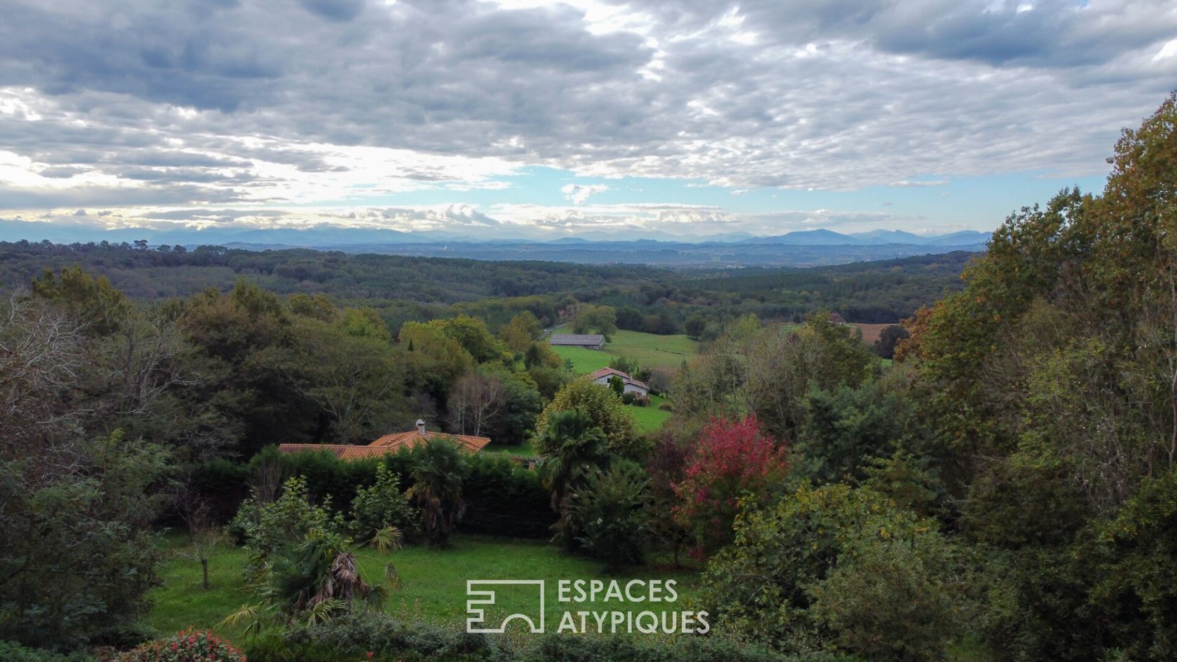 Propriété d’exception avec vue sur les Pyrénées