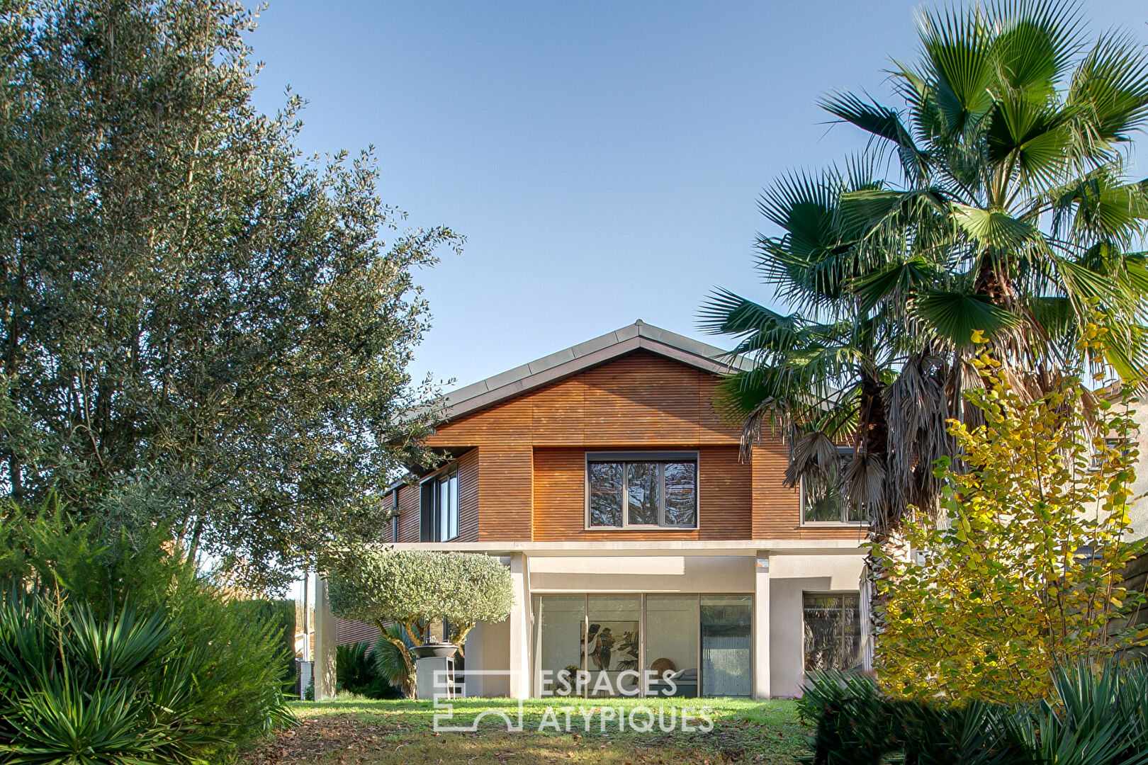 Family architect’s house with a Zen spirit