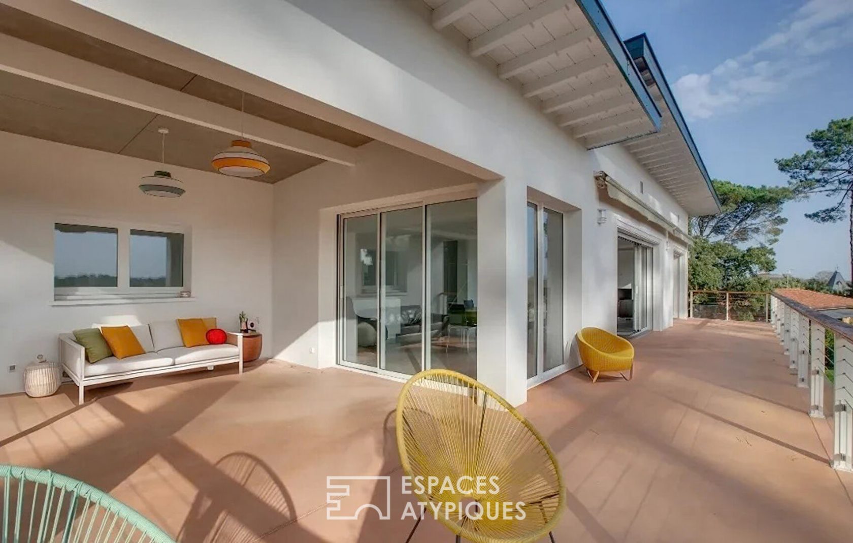 Seventies-style villa with panoramic view