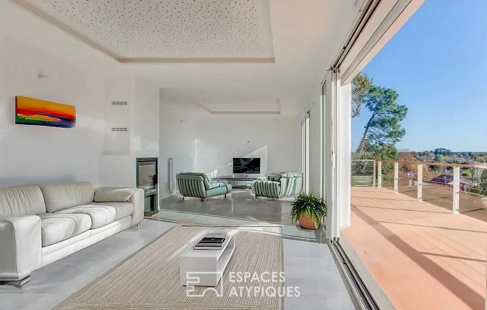 Seventies-style villa with panoramic view