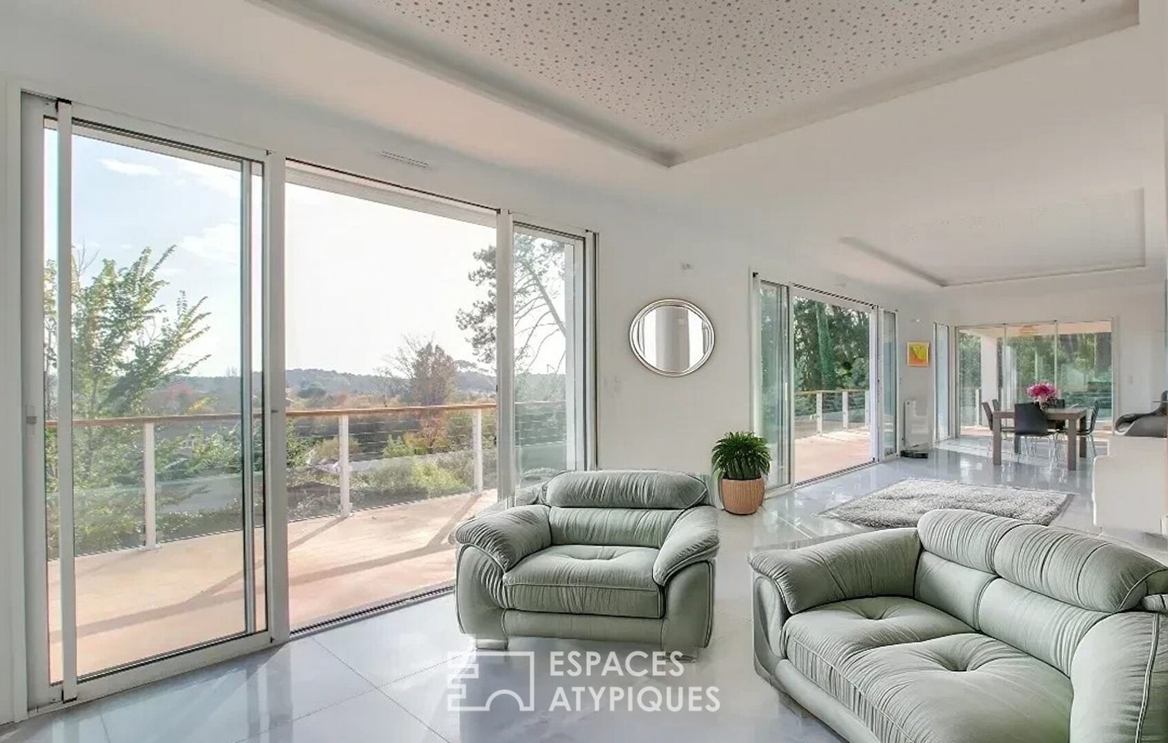 Seventies-style villa with panoramic view