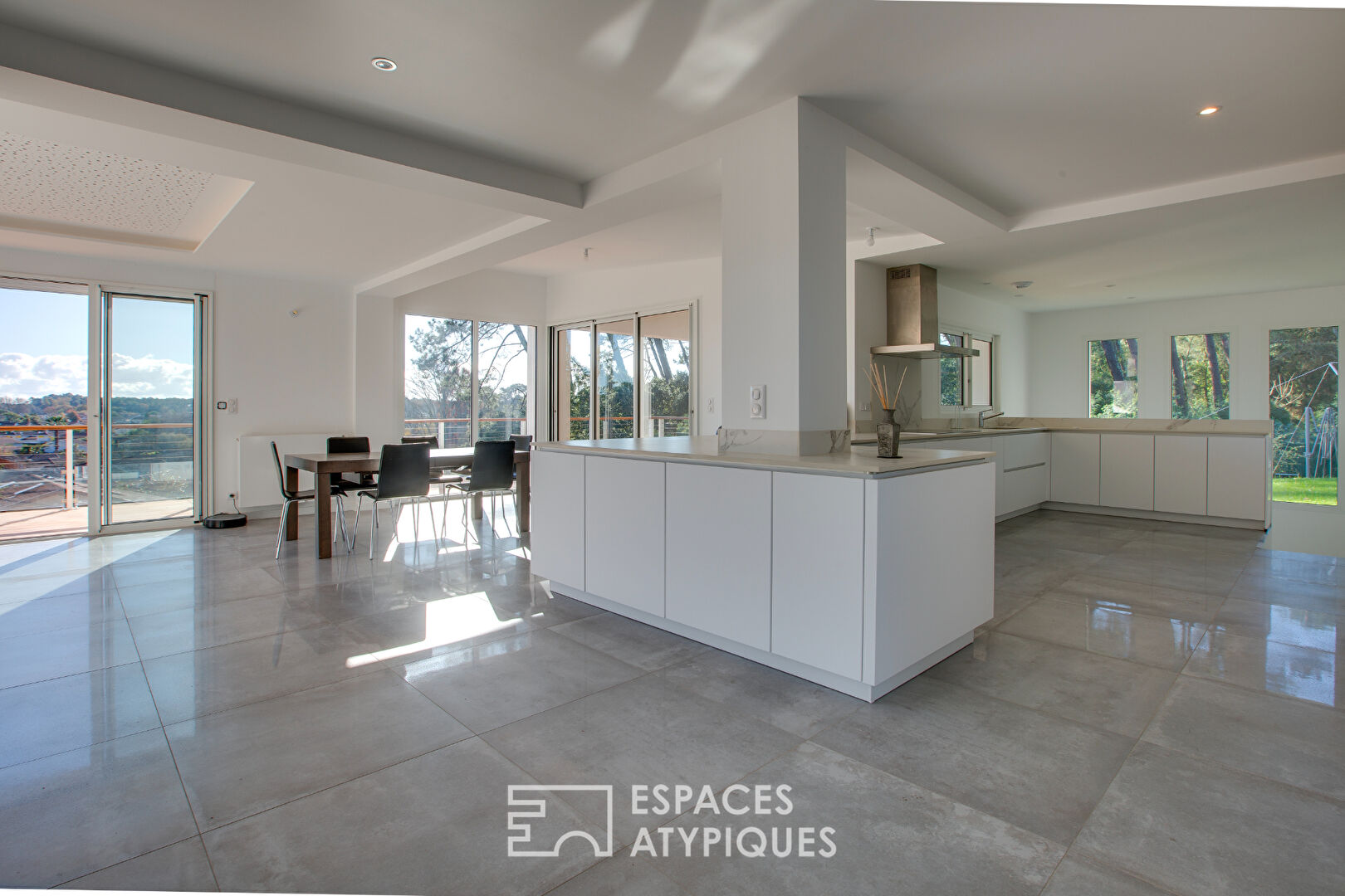 Seventies-style villa with panoramic view
