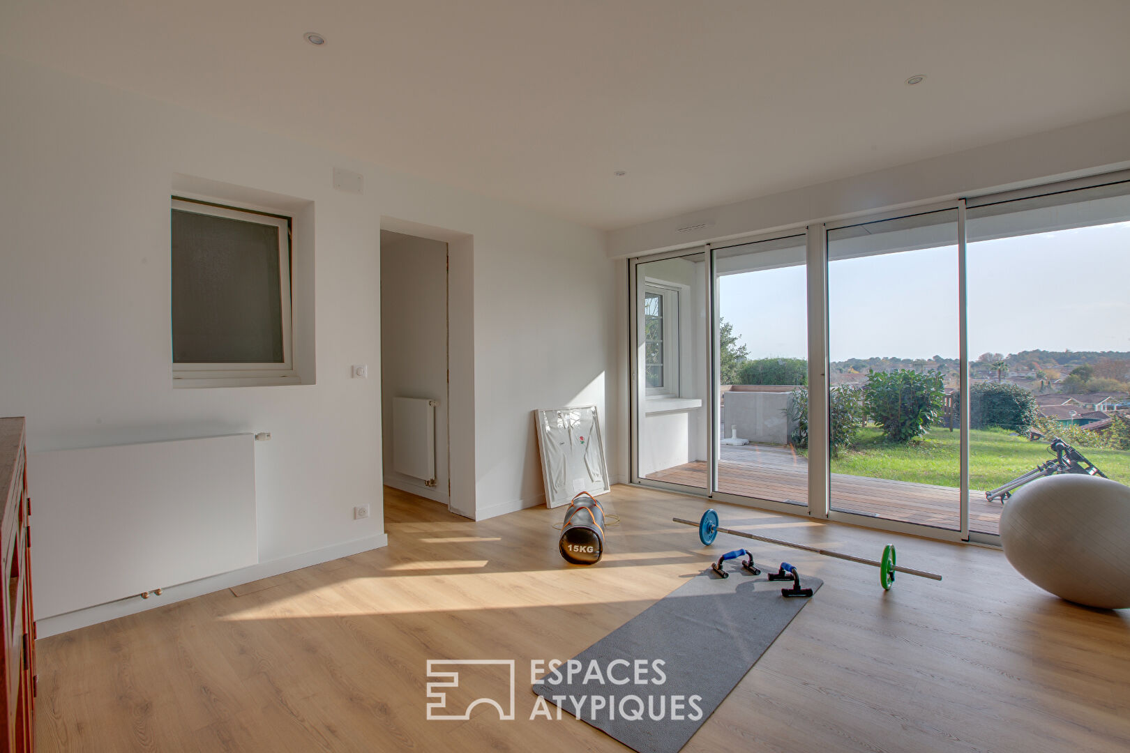 Seventies-style villa with panoramic view