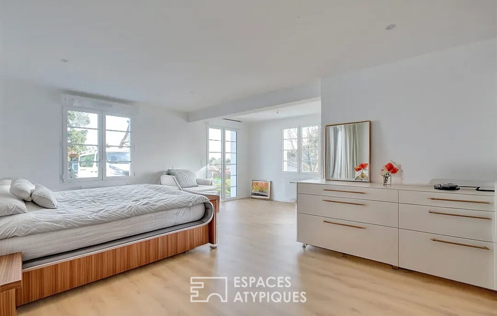 Seventies-style villa with panoramic view