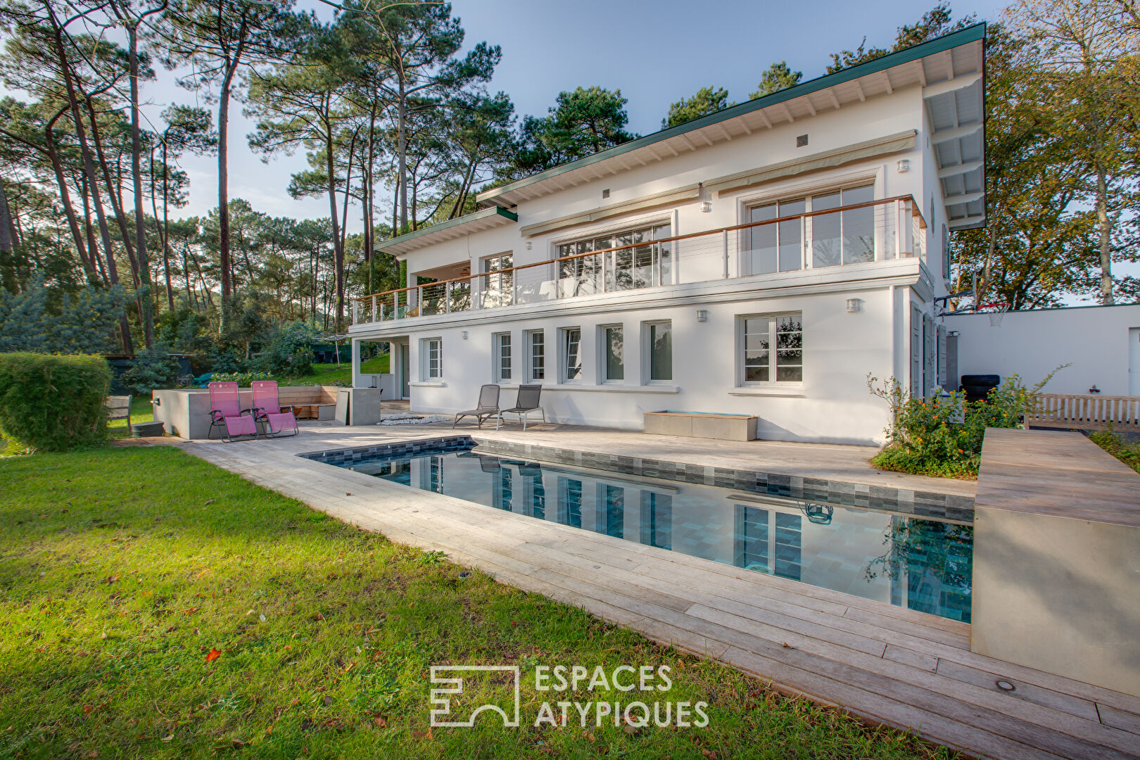 Seventies-style villa with panoramic view