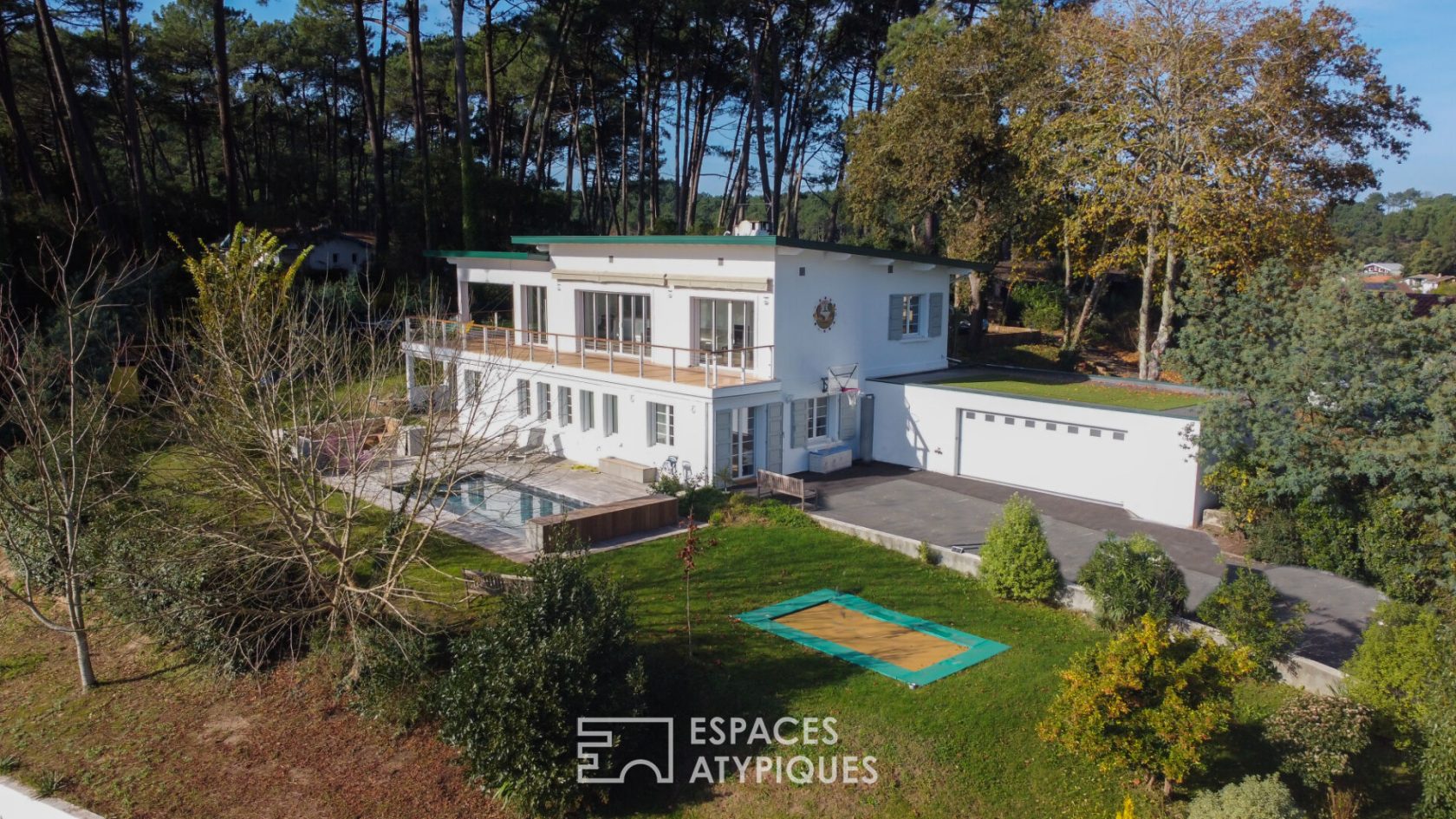 Seventies-style villa with panoramic view