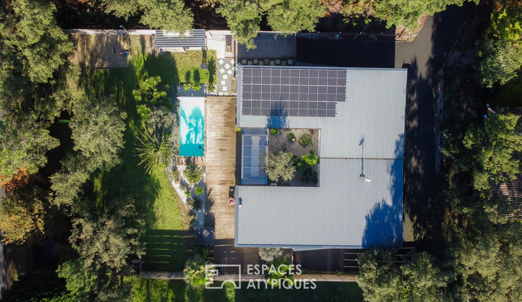 Architect’s house in a privileged environment