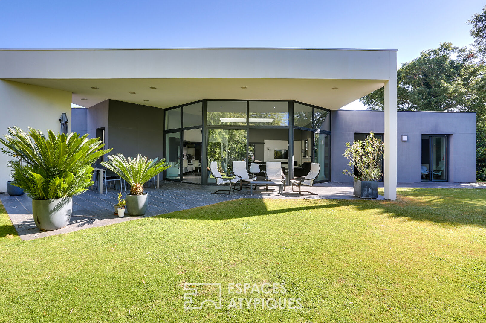Villa d’architecte ultra-contemporaine aux portes de l’océan