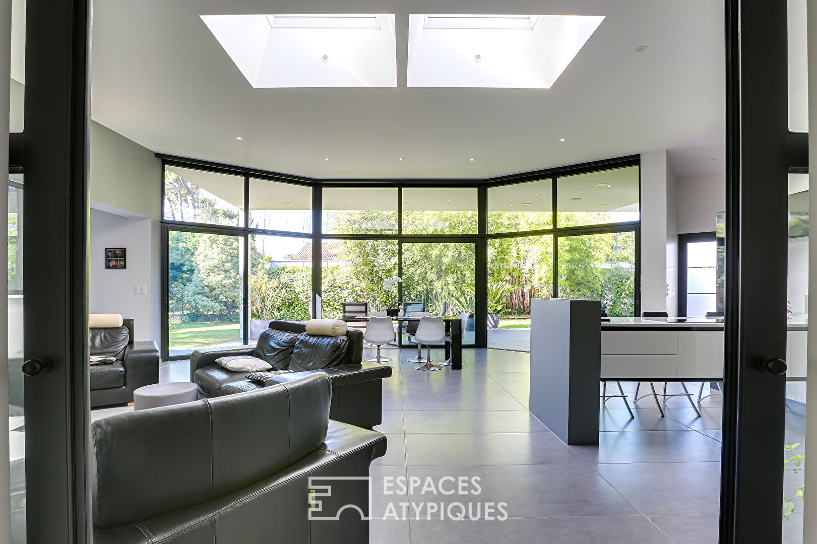 Villa d’architecte ultra-contemporaine aux portes de l’océan