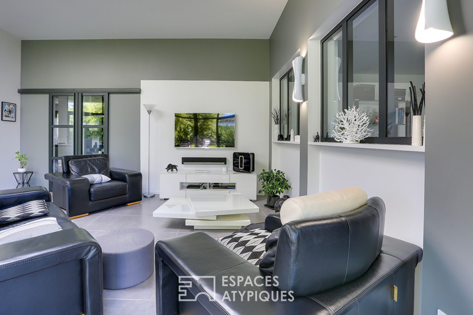 Villa d’architecte ultra-contemporaine aux portes de l’océan