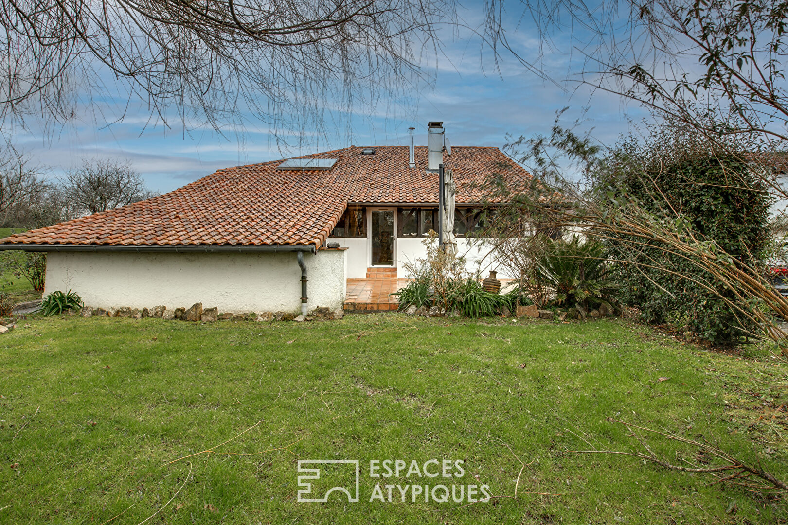Authentic renovated Landes farmhouse and its outbuildings