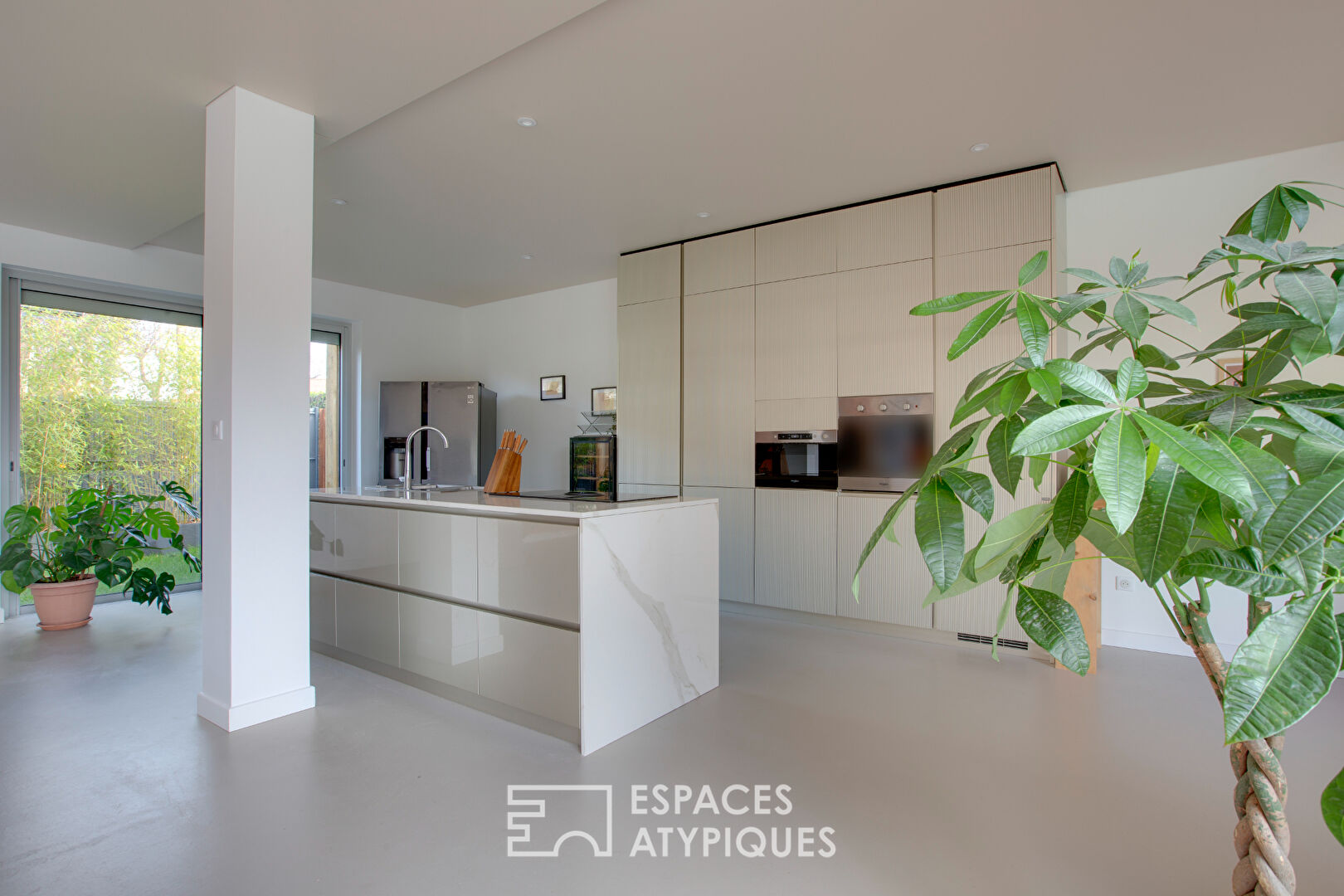 Contemporary villa in the heart of the village
