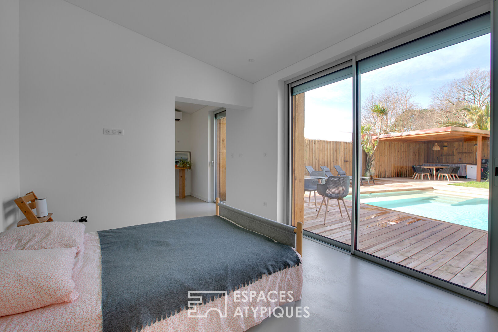 Contemporary villa in the heart of the village